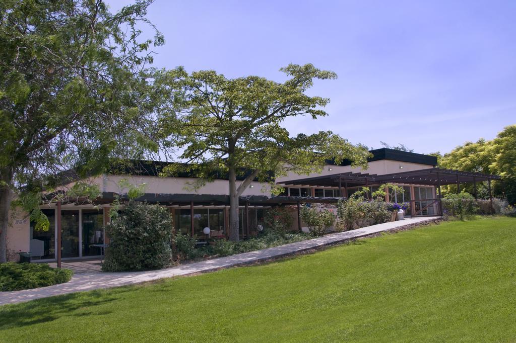 Nes Ammim Hotel Exteriör bild
